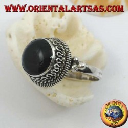 Silver ring with raised round onyx and stripes and continuous serpentine on the sides