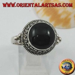 Silver ring with raised round onyx and stripes and continuous serpentine on the sides