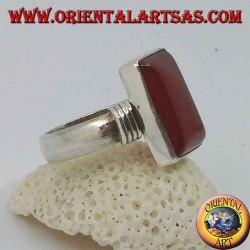 Bague en argent avec cornaline rectangulaire et trois lignes sur les côtés