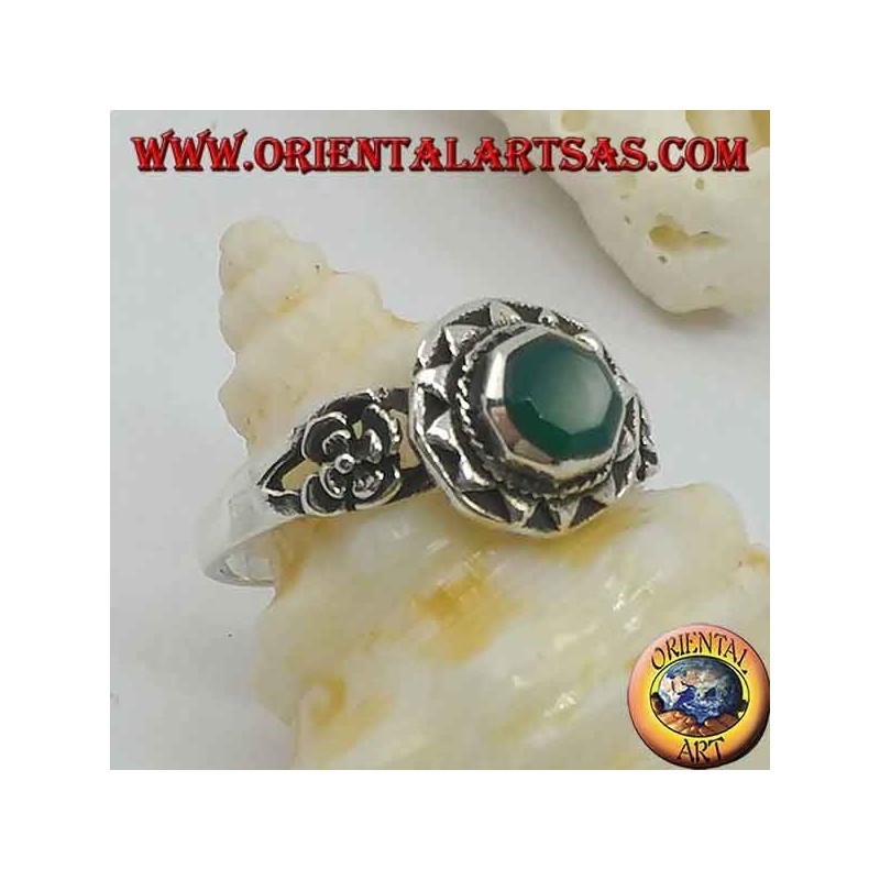 Silver ring with octagonal green agate surrounded by triangles and rose on the sides