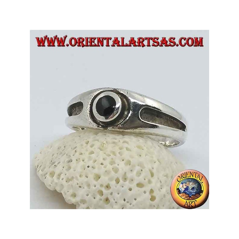 Silver ring with round onyx and thick bas-relief line on the sides