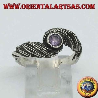 Bague en argent avec améthyste ronde naturelle dans un entrelacement de fils