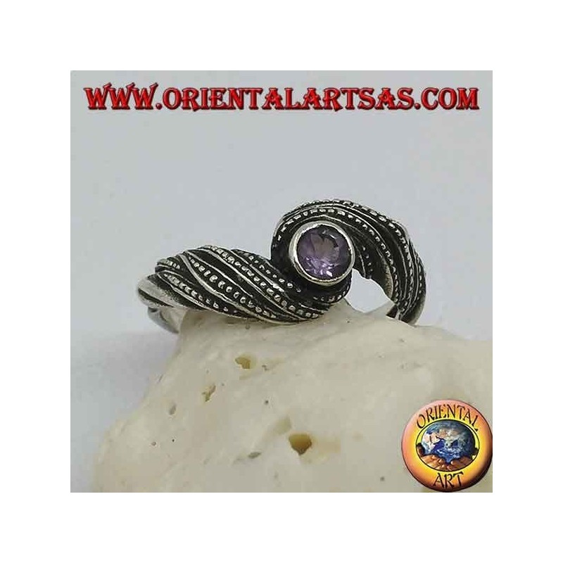 Silberring mit natürlichem rundem Amethyst in einer Verflechtung von Fäden