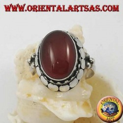 Bague en argent avec bord haut avec cornaline cabochon ovale