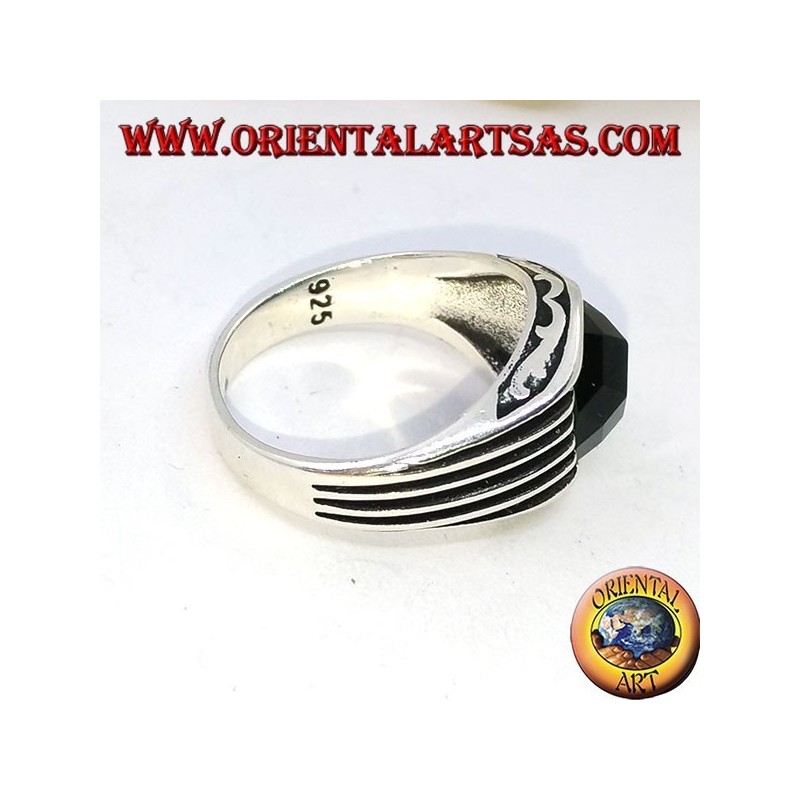 Bague en argent avec zircon vert ovale facetté et rayures en haut relief