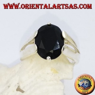 Bague en argent avec onyx ovale facetté