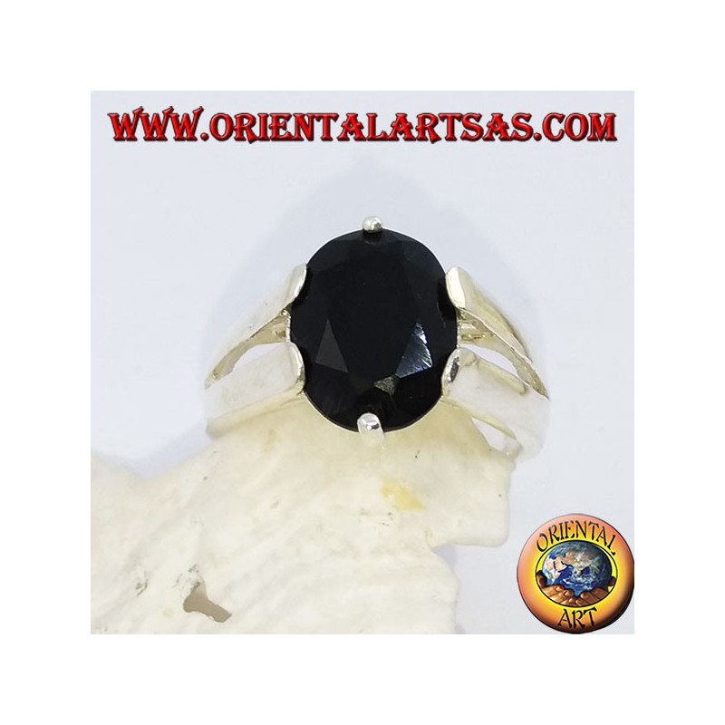 Bague en argent avec onyx ovale facetté