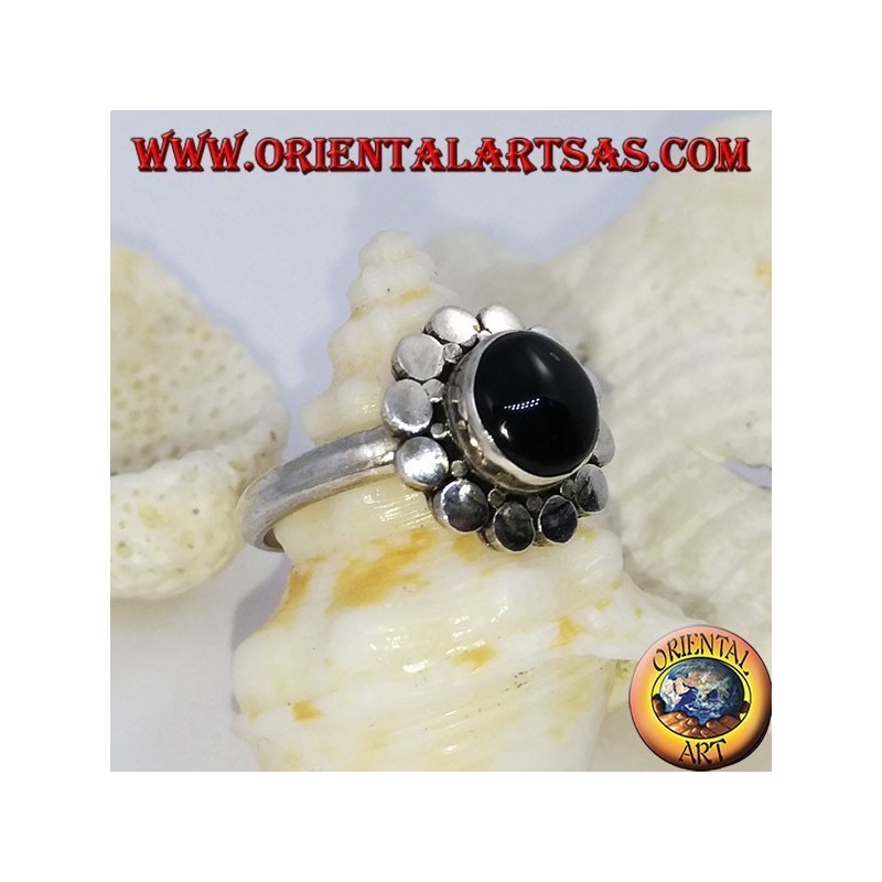 Silberner Gänseblümchenplattenring mit rundem Cabochon-Onyx