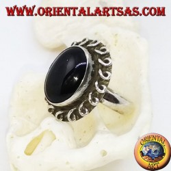 Silberner Blumenring mit ovalem Cabochon-Onyx und gerollter Linie