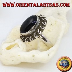 Bague fleur en argent avec cabochon ovale onyx et ligne roulée