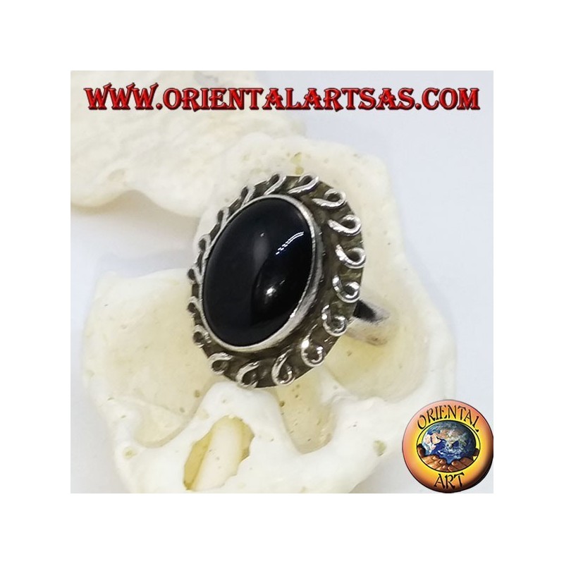 Silberner Blumenring mit ovalem Cabochon-Onyx und gerollter Linie
