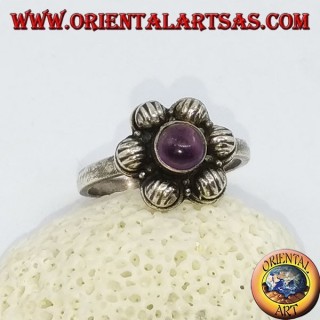 Anillo de flores de plata de 6 pétalos con cabujón de amatista redonda