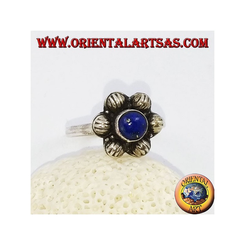 Silberner Blumenring mit 6 Blütenblättern und rundem Cabochon Lapislazuli