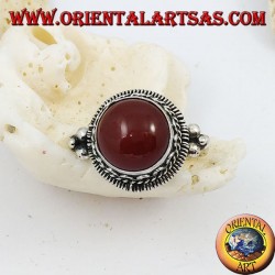 Silver ring with raised round carnelian and stripes and continuous serpentine on the sides (20)