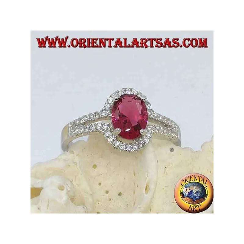 Bague en argent avec rubis synthétique ovale sertie d'une rangée de zircons cubiques doubles