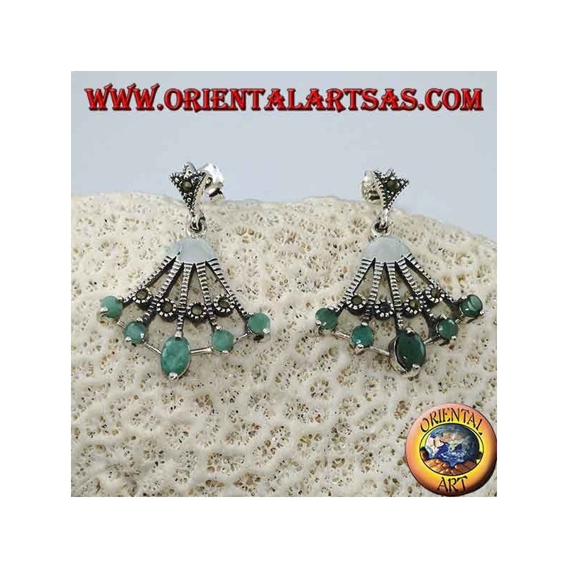 Orecchini in argento pendenti a ventaglio con 5 smeraldi ovali naturali sulle punte alternati da marcasite