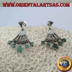 Boucles d'oreilles argent en forme d'éventail avec 5 émeraudes ovales naturelles sur les pointes alternées avec de la marcassite