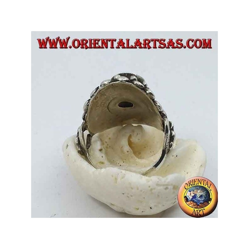 Bague en argent avec améthyste ovale naturelle sur une monture de style népalais avec disques et tresses