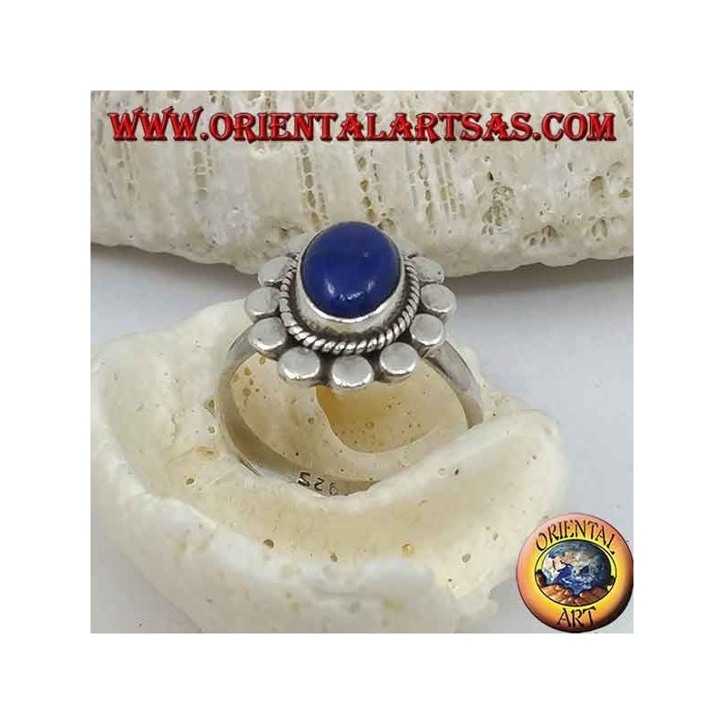 Anello in argento a margherita con lapislazzulo ovale a cabochon e dischetti a petali