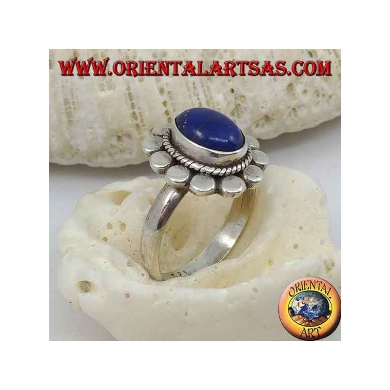 Anello in argento a margherita con lapislazzulo ovale a cabochon e dischetti a petali