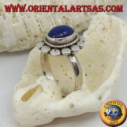 Gänseblümchen-Silberring mit ovalem Cabochon Lapislazuli und Blütenblattscheiben