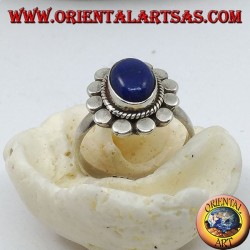 Bague marguerite en argent avec cabochon ovale lapis lazuli et disques de pétales