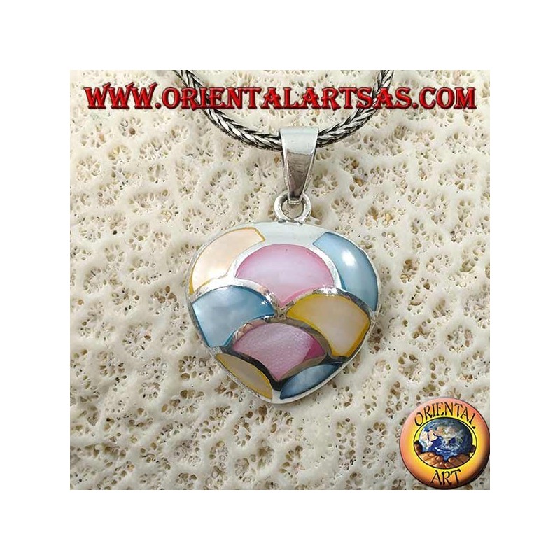 Colgante de plata en forma de corazón con mosaico de nácar coloreado en semicírculos