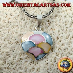 Pendentif en argent en forme de coeur avec mosaïque de nacre colorée en demi-cercles
