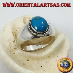 Anillo de plata con un cabujón oval turquesa rodeado de una trenza
