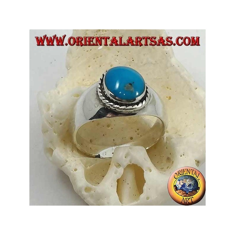 Anillo de plata con un cabujón oval turquesa rodeado de una trenza