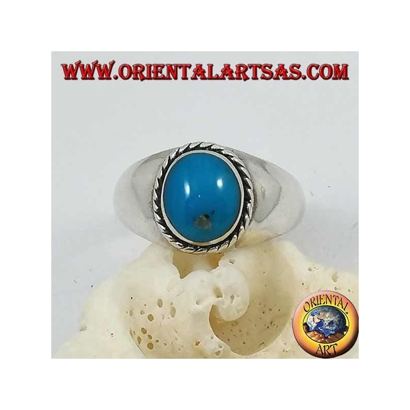 Bague en argent avec un cabochon ovale turquoise entouré d'une tresse