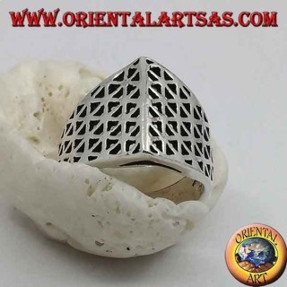 Silver ring with a pointed band in the center with openwork trinagoli decoration