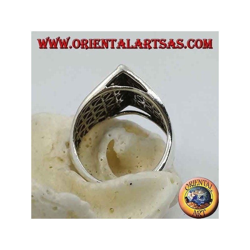 Silver ring with a pointed band in the center with openwork trinagoli decoration
