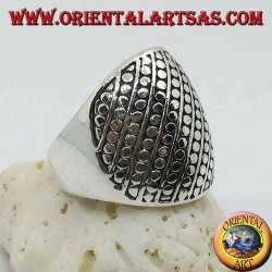 Bague en argent avec une bande arrondie avec décoration de disquette et lignes obliques