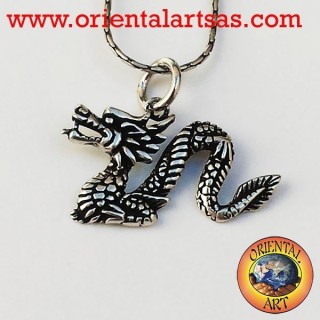 Ciondolo in argento 925 raffigurante il drago cinese, emblema di saggezza e prosperità.