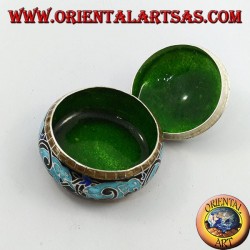 Silver box with chiseled and fire-enameled knob with elephants and floral decorations (blue)