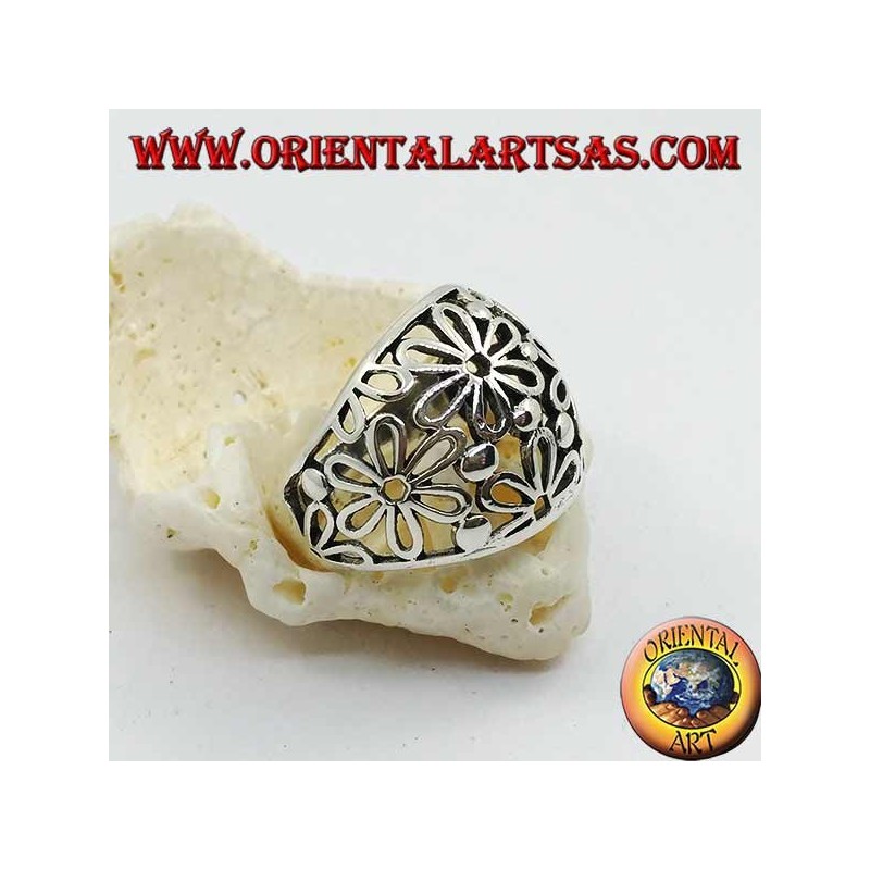Anillo de plata con una banda calada redondeada con girasoles.
