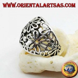 Silberring mit einem abgerundeten durchbrochenen Band mit Sonnenblumen