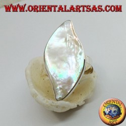Anillo de plata con nácar sinuoso ajustable ovalado (tamaño libre)