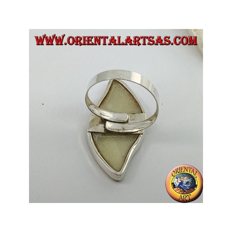 Bague en argent avec nacre réglable ovale sinueuse (taille libre)