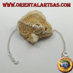 Bracelet en argent doux avec chaîne avec triskell dans le cercle au centre