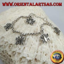 Pulsera de cadena gruesa de plata suave con mariposas colgantes con alas caladas
