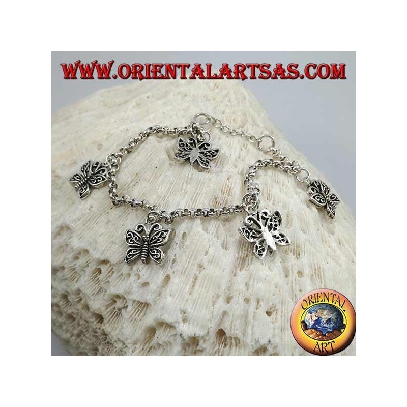 Bracciale in argento a catena spessa con farfalle ad ali traforate pendenti