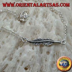 Soft silver bracelet with chain with feather in the center