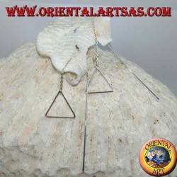 Boucles d'oreilles chaîne en argent avec barre droite et triangle pendant