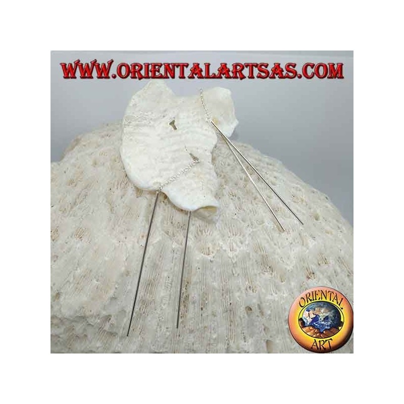 Pendientes de cadena de plata con barra recta colgando en ambos lados