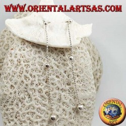 Pendientes mariposa de plata con cadena pequeña y tres bolas de crecimiento de 7 cm.