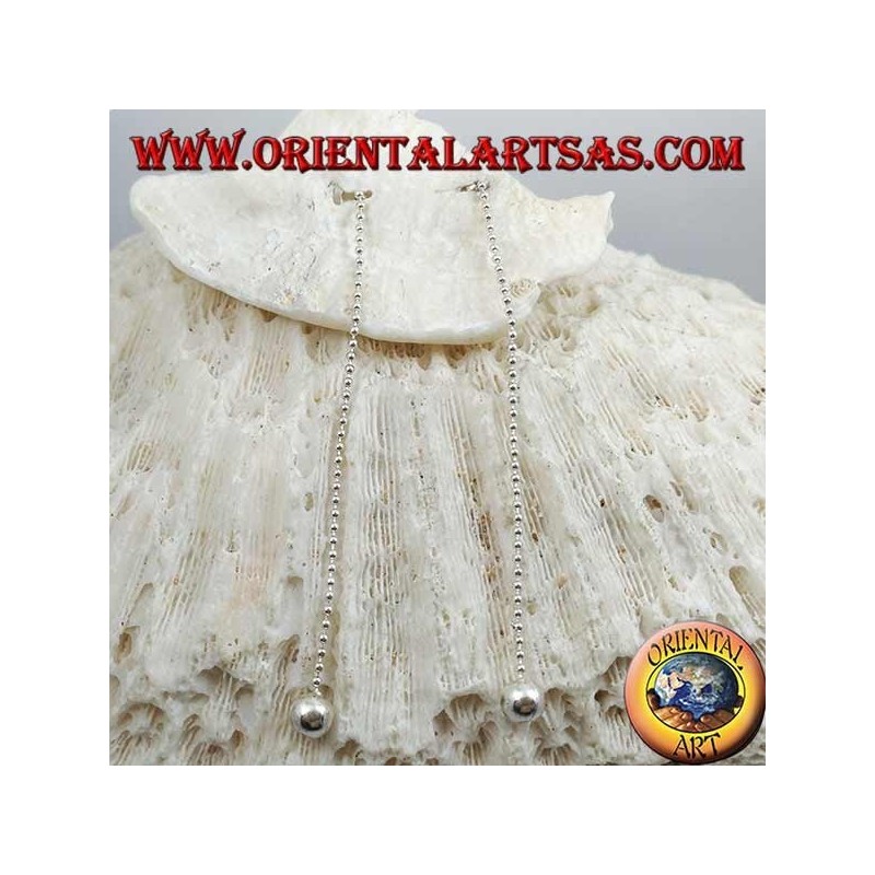 Pendientes de mariposa de plata con cadena pequeña y bola final grande de 7 cm.