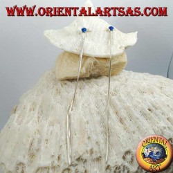 Silberne Schmetterlingsohrringe mit blauem Zirkon in einem Lappen und einer 9 cm langen Kette im Schlangenstil