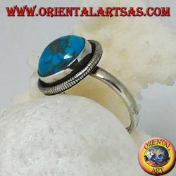 Anello in argento con turchese tondo a cabochon contornato da una fila di dischetti (16)